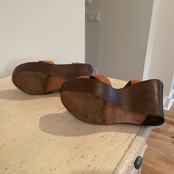 Michael Kors Size 8 wedges Brown - Picture 6 of 6